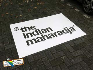 Aluminium spuitsjabloon om mbv met een hogedrukspuit tekst op de straat te zetten.